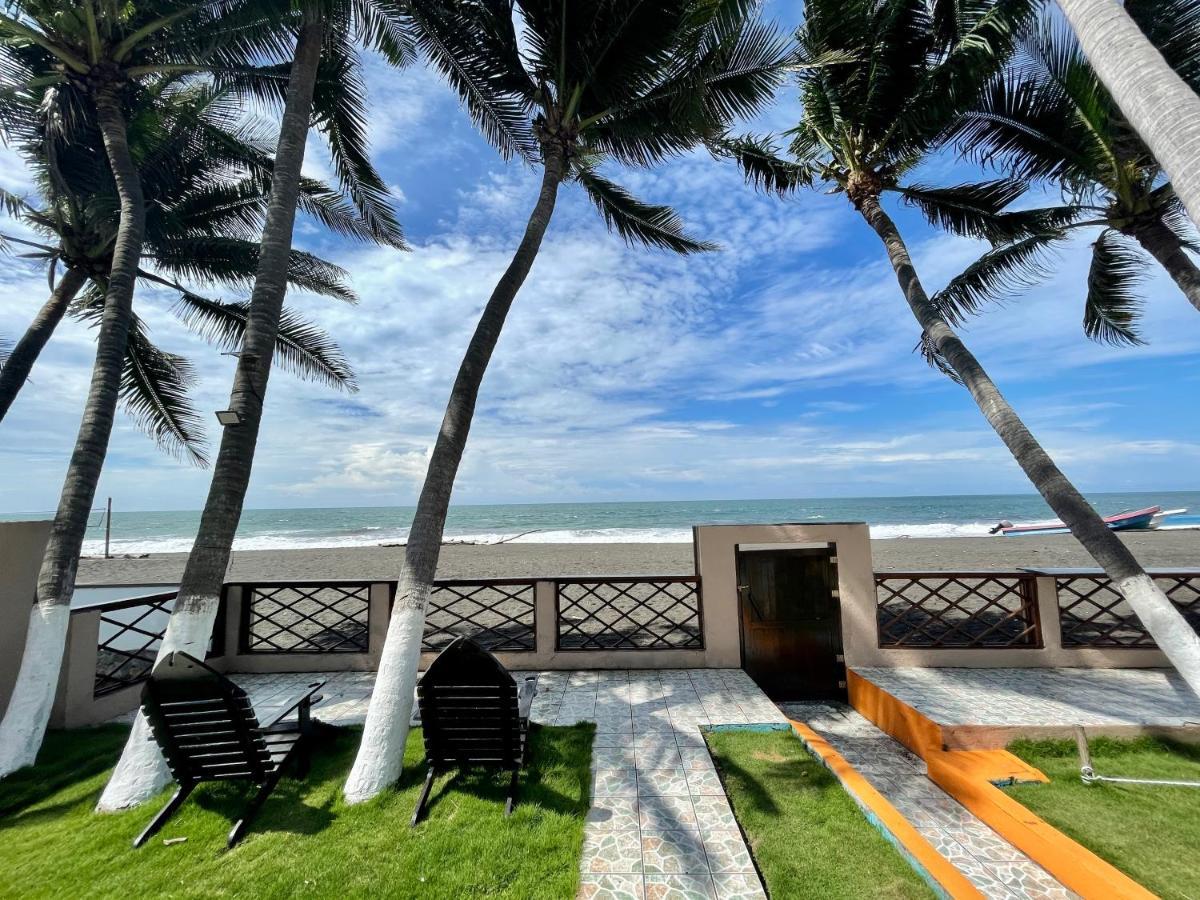 Johnnys Place Hotel Monterrico Bagian luar foto