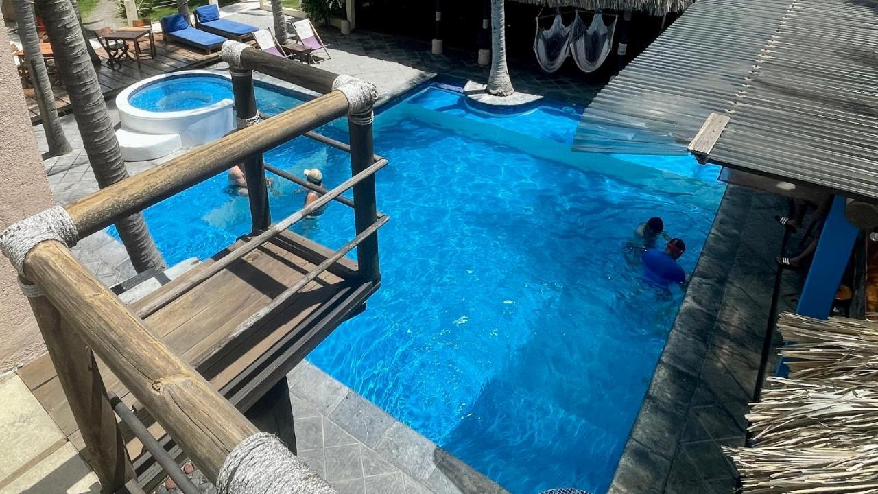 Johnnys Place Hotel Monterrico Bagian luar foto