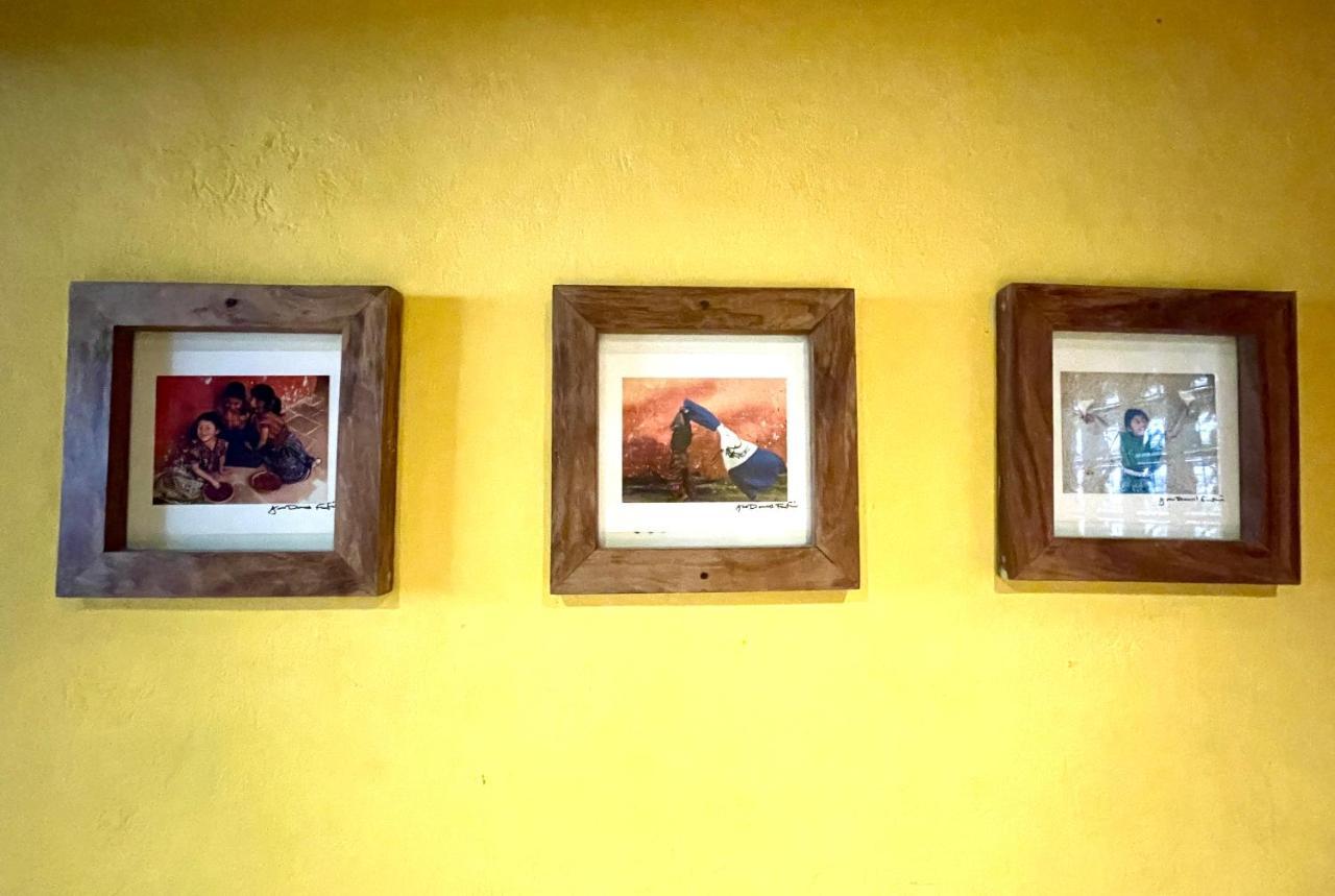 Johnnys Place Hotel Monterrico Bagian luar foto