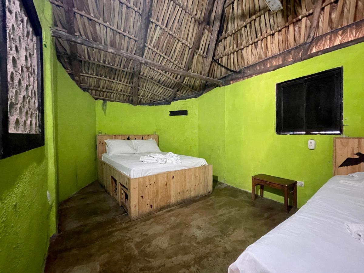 Johnnys Place Hotel Monterrico Bagian luar foto
