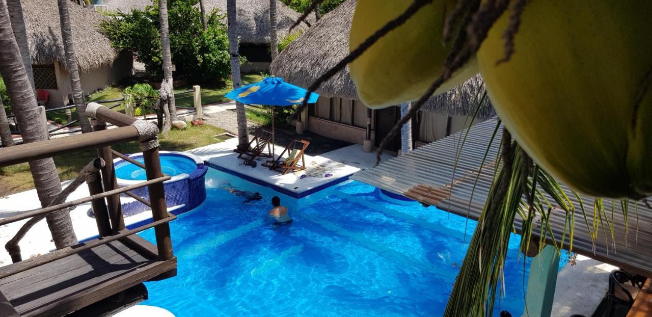 Johnnys Place Hotel Monterrico Bagian luar foto