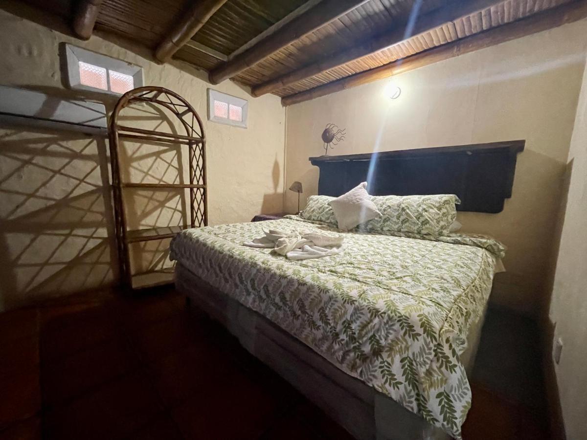 Johnnys Place Hotel Monterrico Bagian luar foto