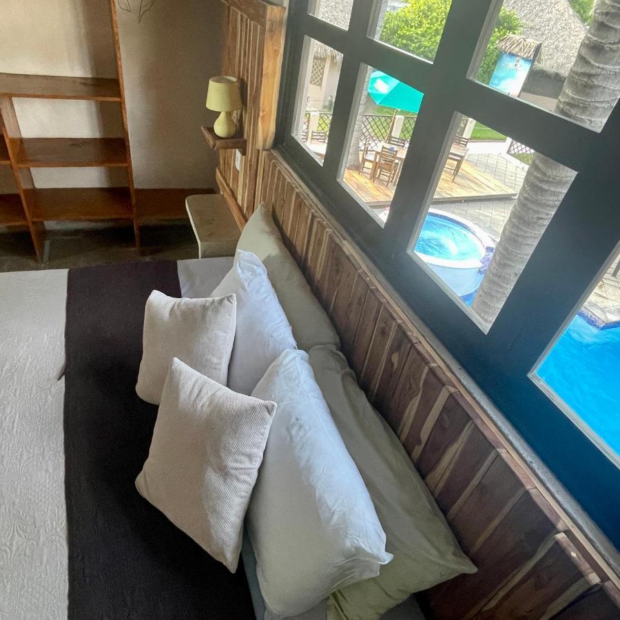 Johnnys Place Hotel Monterrico Bagian luar foto