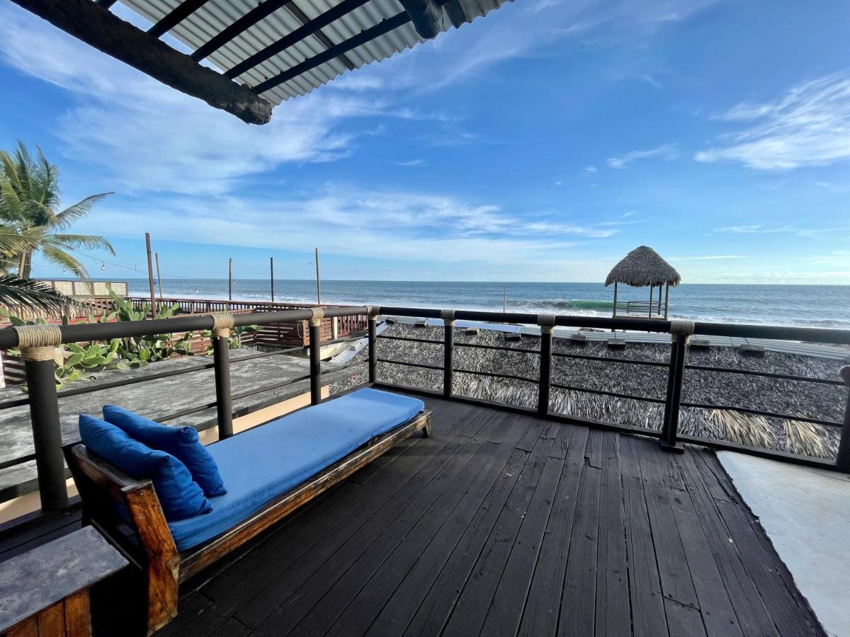 Johnnys Place Hotel Monterrico Bagian luar foto